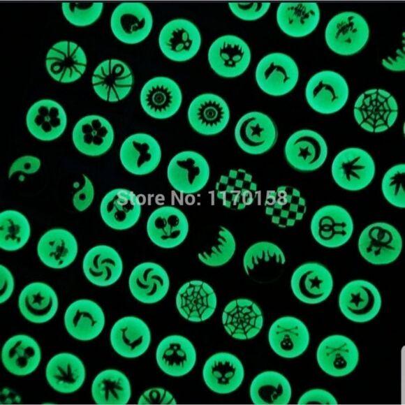 2 Luminescent glow in the dark earring studs - Picture 1 of 5